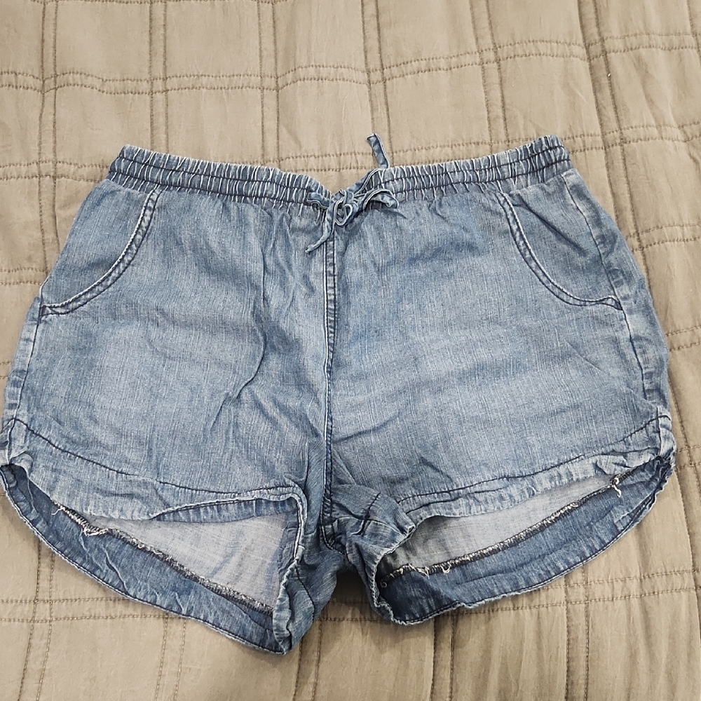 Universal Thread Denim Blue Jean Shorts Size M!